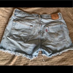 501 Customized Levi’s Jean Shorts🌻